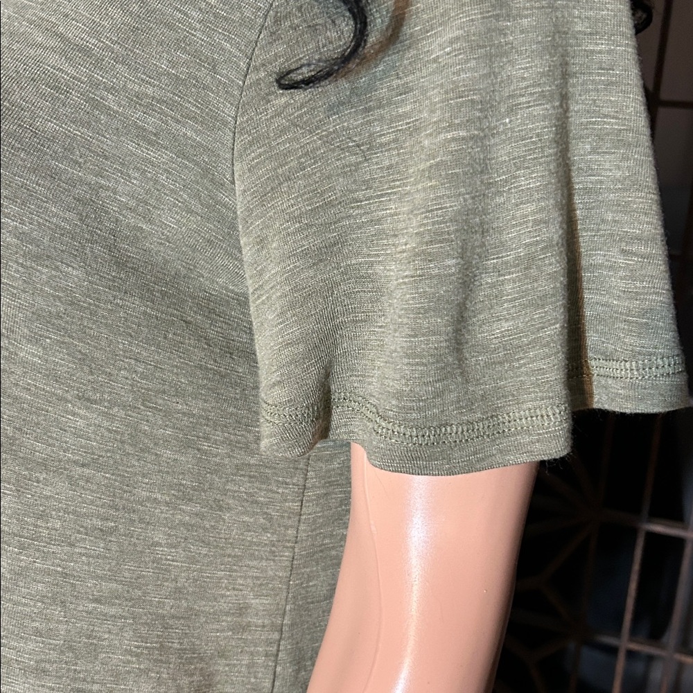 JESSICA SIMPSON OLIVE GREEN TSHIRT M - Picture 5 of 9